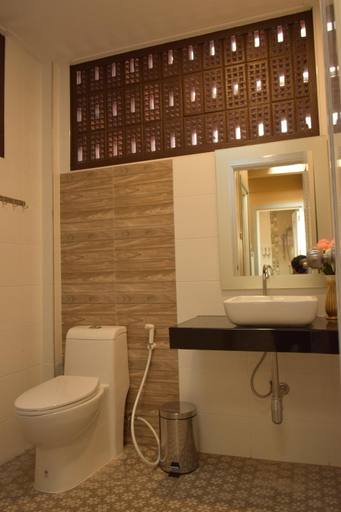 Bathroom 5, Donmuang At Last, Bang Khen