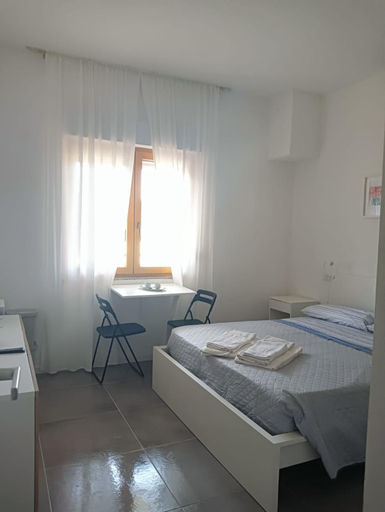 Others 4, Domus Mares camere private, Sassari