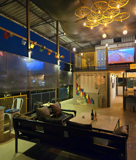Shared lounge/TV area 4, Boxtel Lonavala, Pune