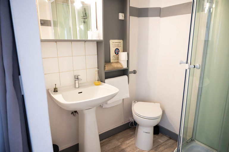 Bathroom 4, Hotel le Palais, Vaucluse