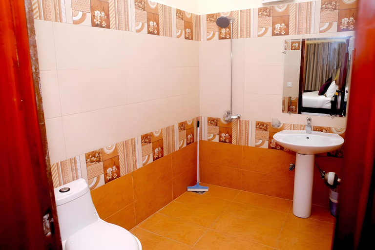 Bathroom, Hotel Noor Plaza, Lahore
