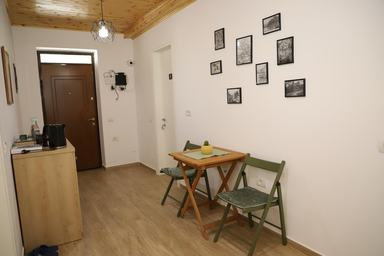 Others 3, Vila Vreko, Beratit