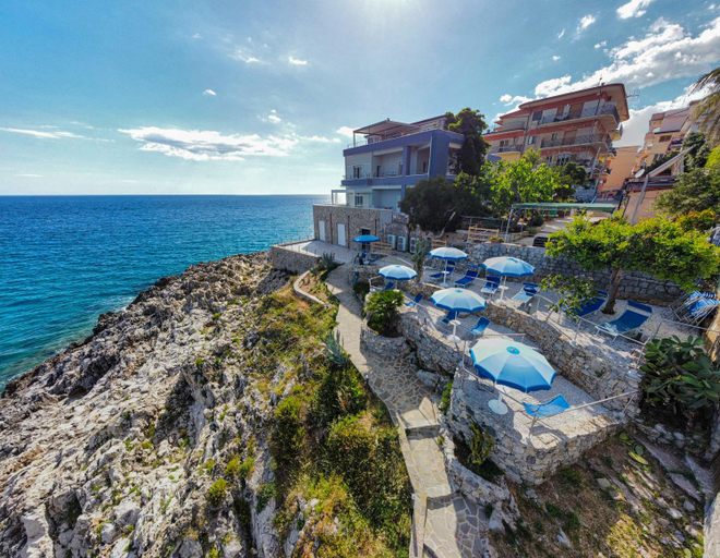 Others 3, Residence La Punta, Salerno