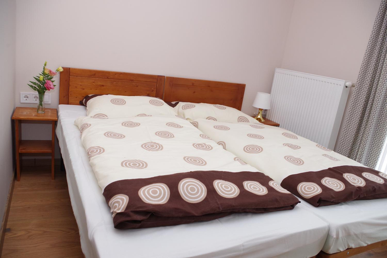 Bedroom 2, Tolgyfa Fogado, Mór