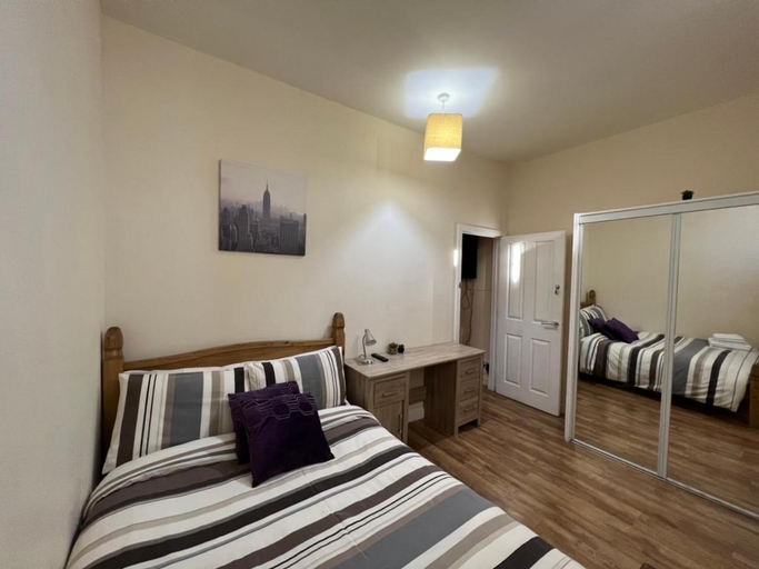 Bedroom 2, Two Bedrooms well equipped flat-NO PARTY, Aberdeen