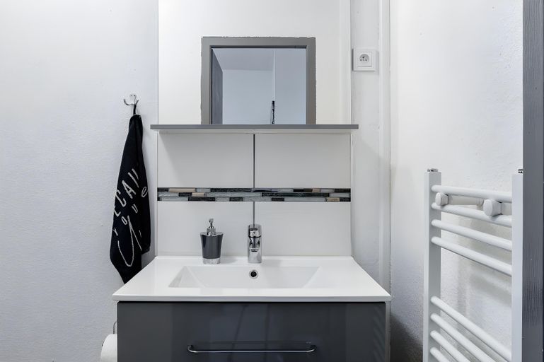 Bathroom, Comfort Stay Basel Airport RC46B, Haut-Rhin