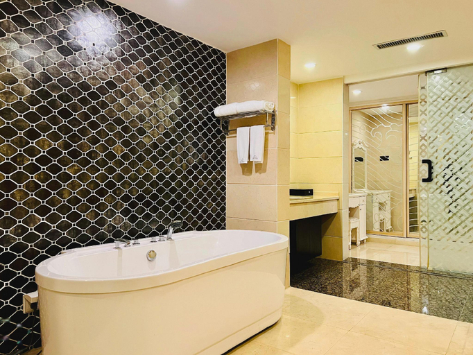 Bathroom 3, Guilin Baiyue Hotel, Guilin