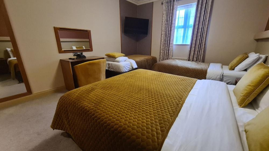Bedroom 4, Farnham Arms Hotel