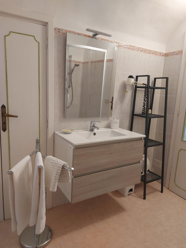 Bathroom 2, B&B Dei Doria & Suite, Imperia
