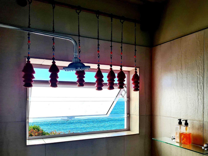 Bathroom 4, Crystal Lagoon Lodge, West Coast