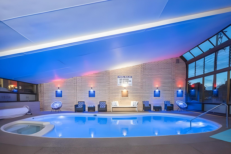Sport & Beauty 5, West End Motor Lodge, Orange