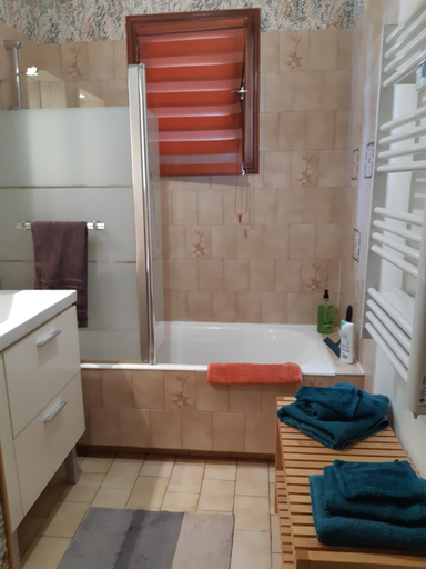 Bathroom, chez sylvie et jean-yves, Saône-et-Loire