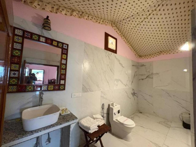 Bathroom 2, Atithi Luxury Resort, Ajmer