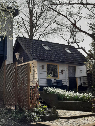 Others 3, Thuis bij Elles, Zaltbommel