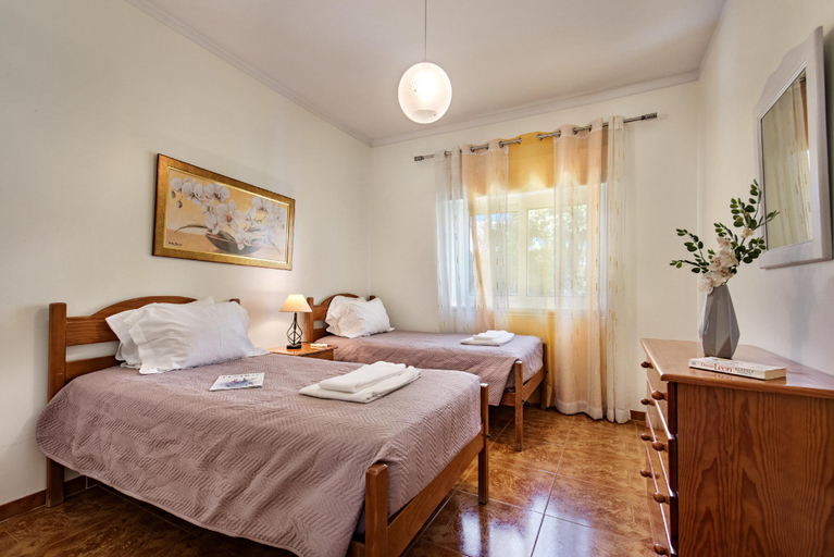 Bedroom 3, Well-appointed villa is situated in the popular resort of Vilamoura, Loulé