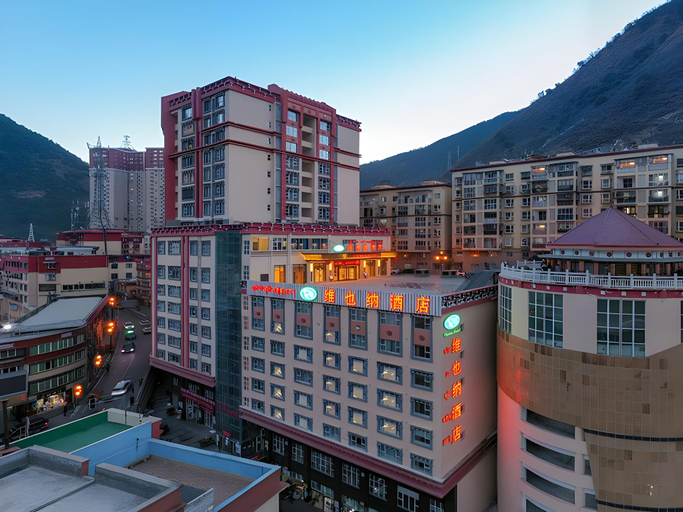 Exterior & Views