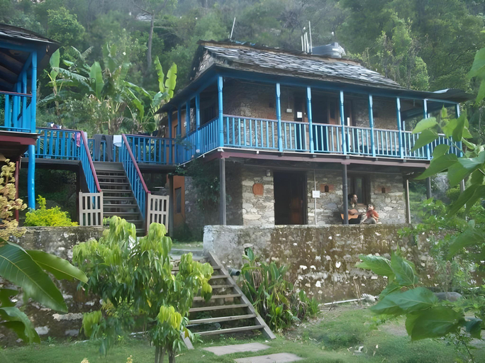 Exterior & Views