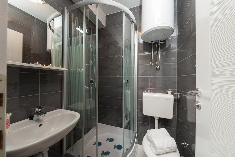 Bathroom 2, Apartments Marta, Baška Voda