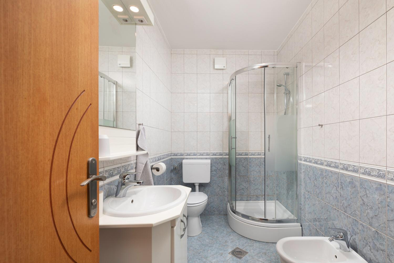 Bathroom 2, Apartments Kvarner 2, Malinska-Dubašnica
