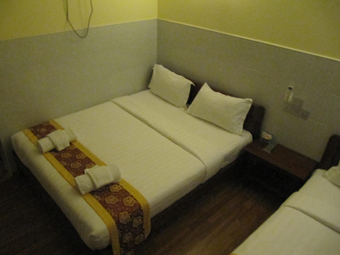 Bedroom 2, Shwe Wun Yan Motel by LUX PILLOW, Myingyan