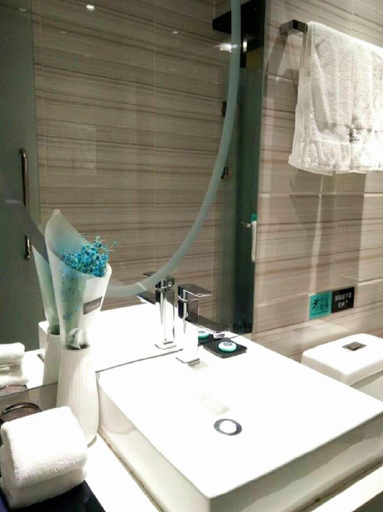 Bathroom 3, Xana Hotelle· Tianjin Railway Station Jinwan Square Binjiang Avenue, Tianjin