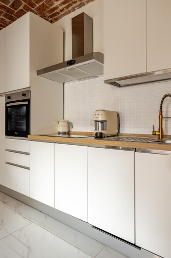 Others 5, Fanstastic 2BDRM Biella Center!, Biella