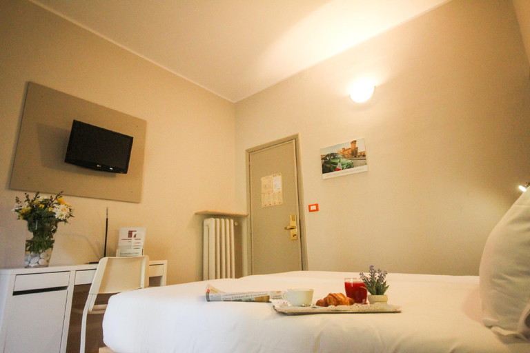 Bedroom 3, Hotel Astoria, Torino