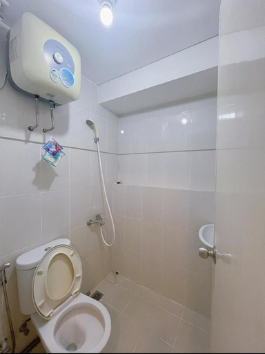 Bathroom 2, cozy apartment, Surabaya