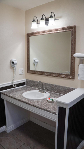 Bathroom 4, 777 Motor Inn, Los Angeles