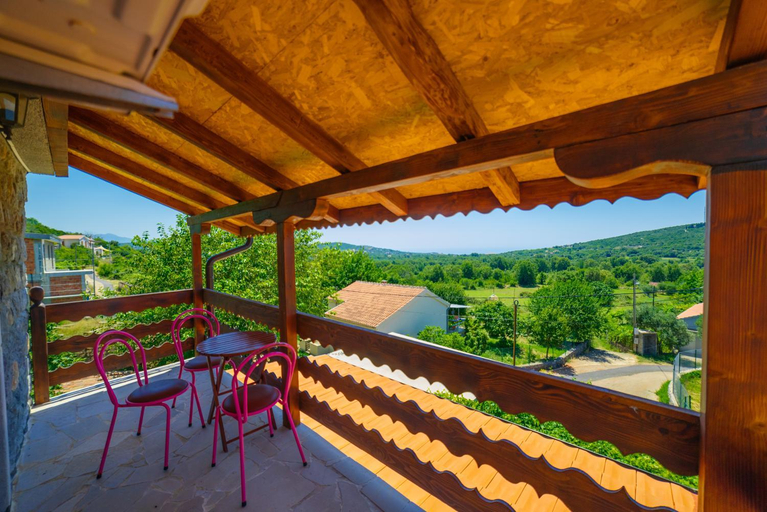 Others 3, Apartmani Popovic