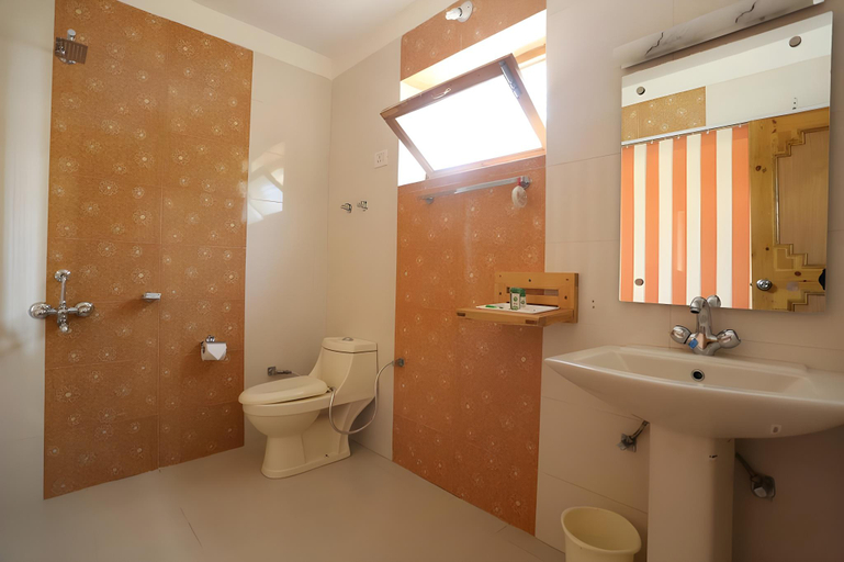 Bathroom, Hotel Charu Palace Leh, Lahul & Spiti