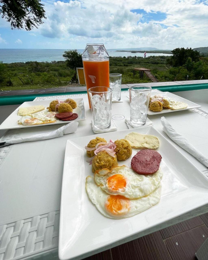 Food & Drinks 3, Brisas del Atlantico, La Isabela