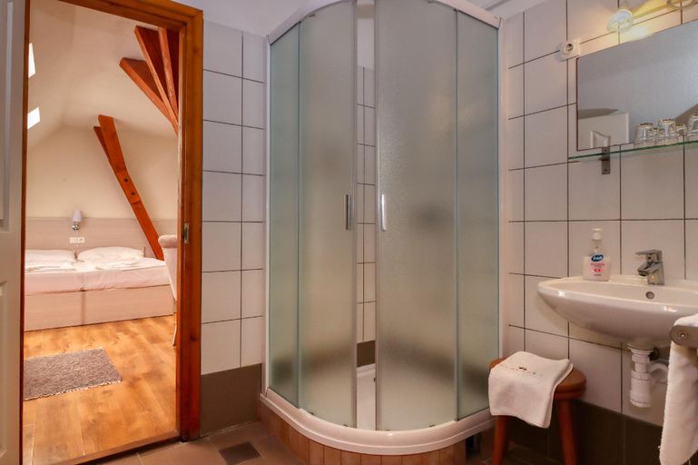 Bathroom 2, Szalajka Hotel*** and Restaurant, Bélapátfalva