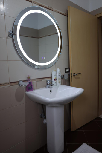 Bathroom 3, Villa Nano, Beratit