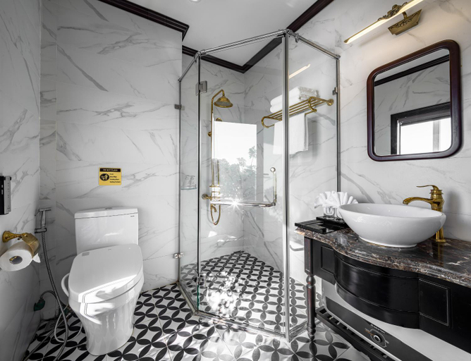 Bathroom 5, Athena Royal Cruise, Hạ Long