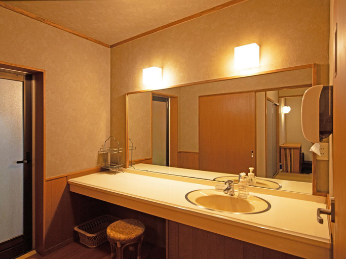 Bathroom 4, Yufuin Onsen Ryokan Hananomai, Yufu