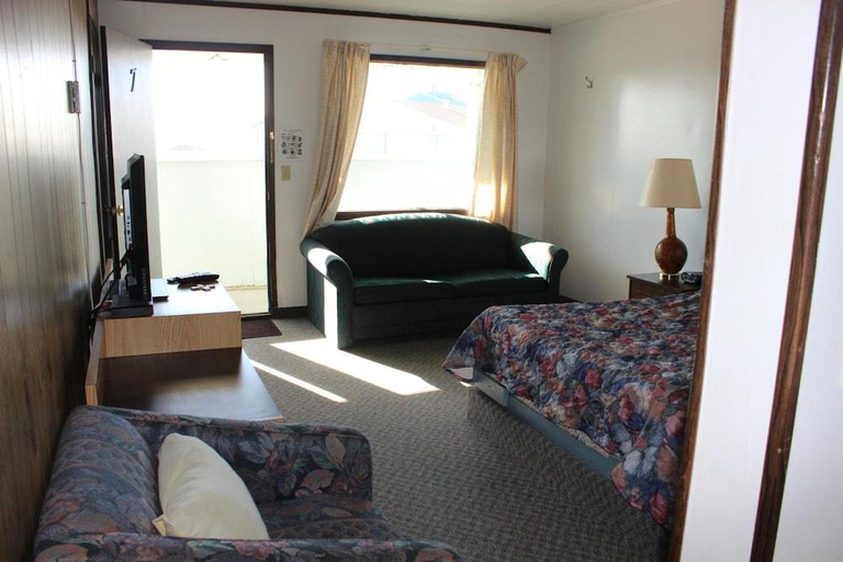 Bedroom 2, Raval Paradise Motel and RV Park, Division No. 4