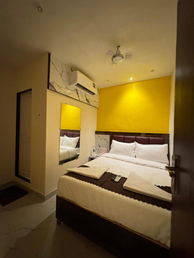 Bedroom 2, Hotel Rishi Palace, Mumbai Suburban