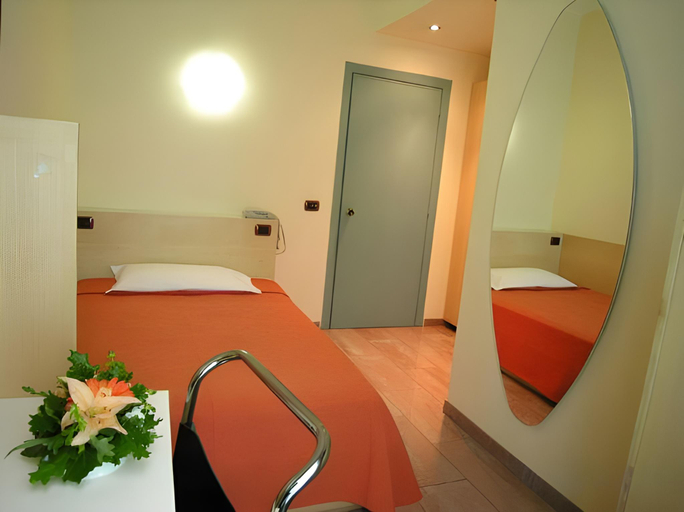 Bedroom 3, Hotel Losanna, Milano