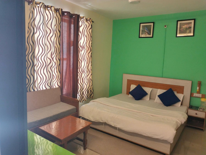 Bedroom 1, Aman Inn, Kangra