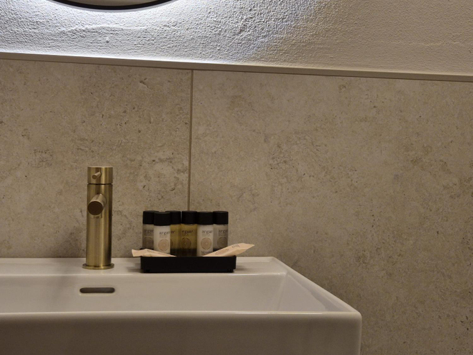 Bathroom 3, Il Bivio, Ferrara