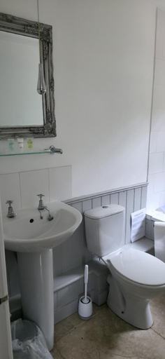 Bathroom 4, The Benett Arms, Wiltshire