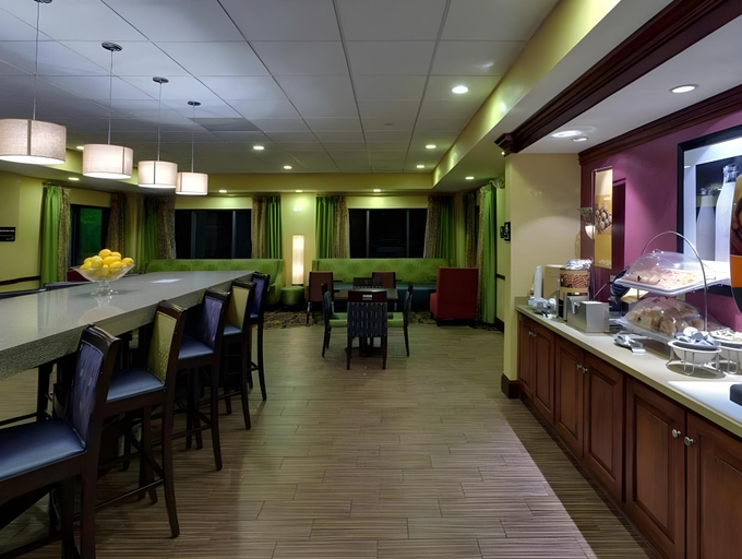 Food & Drinks 4, Hampton Inn Waynesboro/Stuarts Draft, Augusta