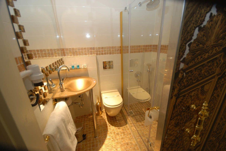 Bathroom 3, Galata Palace Hotel, Beyoğlu