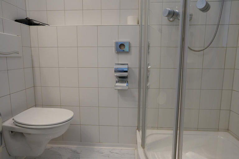 Bathroom 5, Hotel Ambert, Berlin