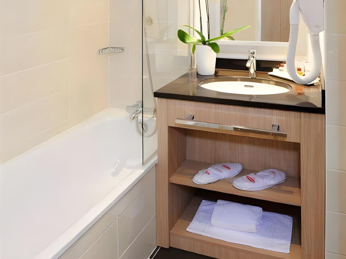 Bathroom 4, Residhome Paris Issy Les Moulineaux, Hauts-de-Seine