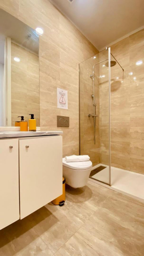 Bathroom 2, SM Apartments, Porto
