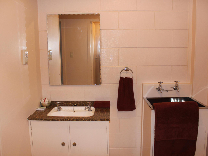 Bathroom 4, Cedar Lodge Motel Hamilton, Hamilton
