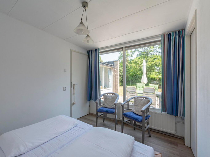 Bedroom 2, Duinland 190, 5-guest bungalow with garden, Zijpe