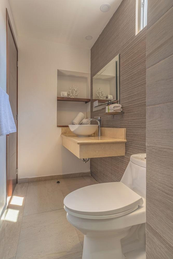 Bathroom 5, The Paramar Beachfront Boutique Hotel -  Malecón, Puerto Vallarta